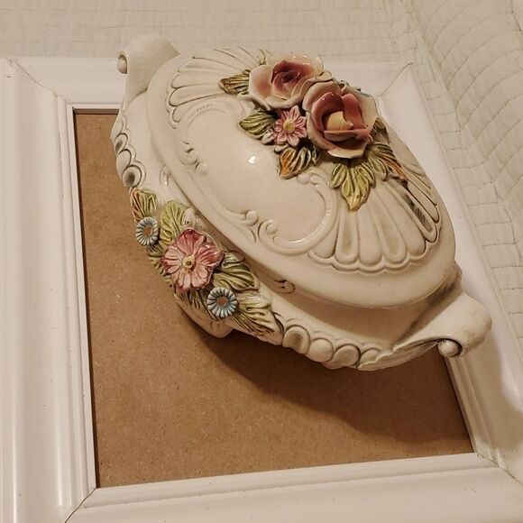 Vintage Capodimonte soup tureen - Picture 2 of 16